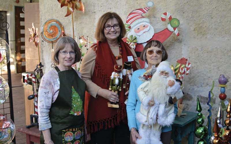 Three gift store volunteers